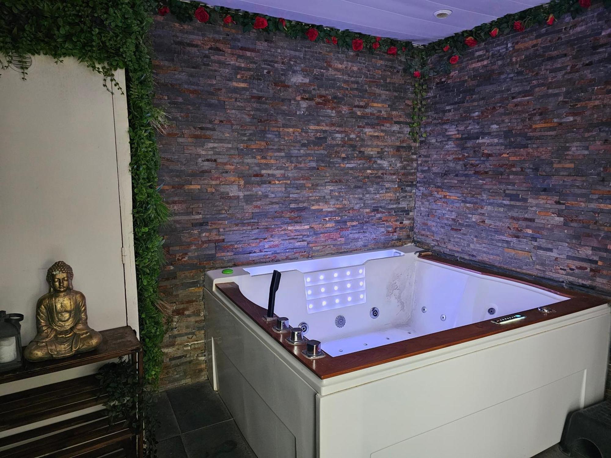 Les Bulles Medievales - Appartement Dedie Au Bien Etre Avec Spa - Netflix Et Wifi - Climatisation Carcassonne Exterior foto